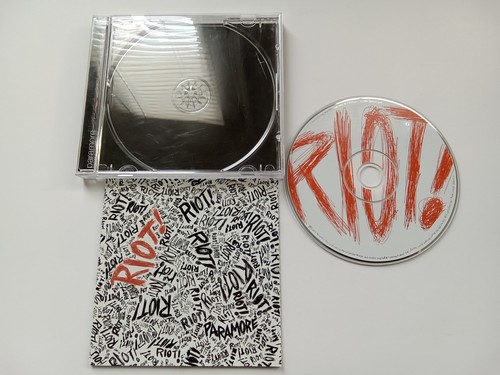Paramore riot disc - riot!, case,