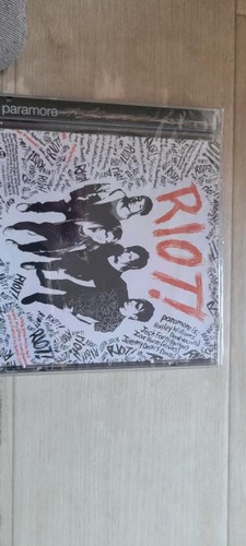 Paramore riot - paramore,