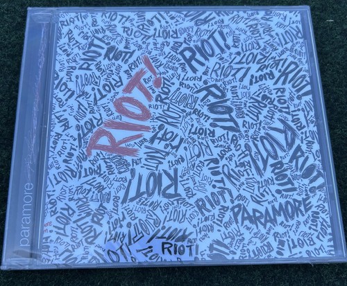 Paramore riot brand new - -,