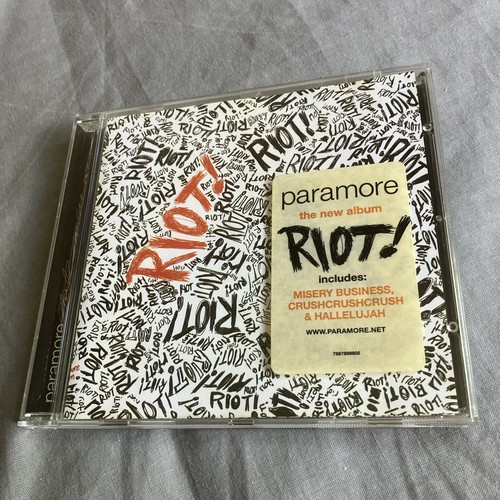 Paramore riot cd 2007 - paramore,